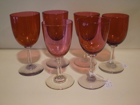 6 rubinrøde Bristol glas. 2 glas solgt.