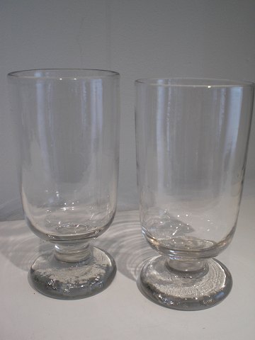 Et par toddy glas på kort stilk.