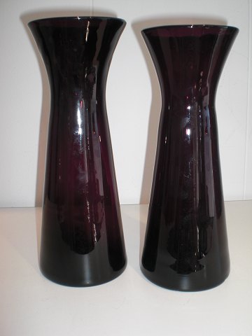 2 manganfarvede hyacintglas. Sælges individuelt.
