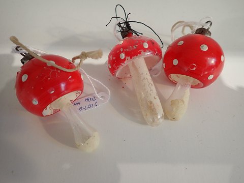 3 julepynt i form af svampe. Sælges enkeltvis.