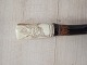 Japansk stok med knop af udskåret ben på stokken afmalet,  udskåret bambus.